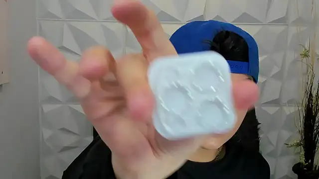 Snapshot of Sam_Daves chatting on 12/04/25, 02:26 Sam Daves online show from 12/04/25, 02:26