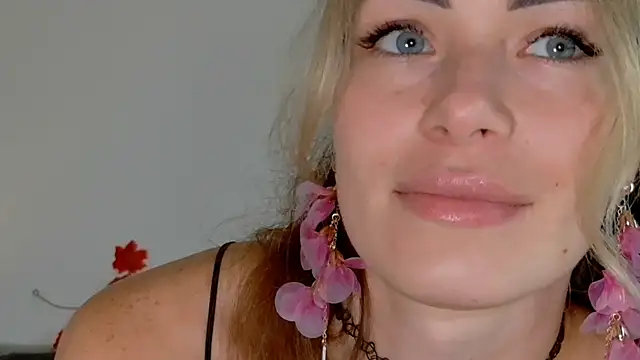 Snapshot of SweetDarling7 chatting on 10/26/25, 12:33 SweetDarling7 online show from 10/26/25, 12:33