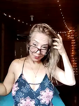 Snapshot of Lady_Lolla11 chatting on 03/19/26, 02:32 Lady Lolla11 online show from 03/19/26, 02:32