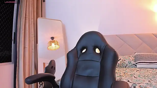 Snapshot of Chris_Alzate chatting on 09/23/25, 12:24 Chris Alzate online show from 09/23/25, 12:24