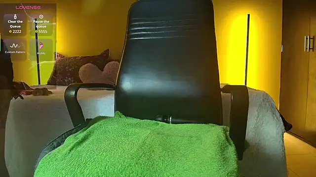 Snapshot of taniarock_17sex chatting on 03/26/26, 10:10 taniarock 17sex online show from 03/26/26, 10:10