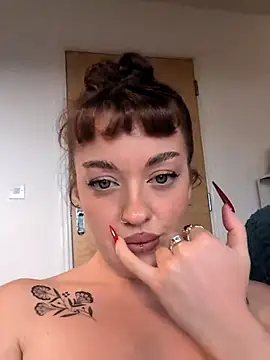 Snapshot of Petite_Juicy_Olive chatting on 05/14/26, 12:45 Petite Juicy Olive online show from 05/14/26, 12:45