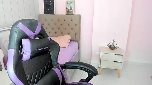 Tania Duque online show from 11/27/25, 01:57