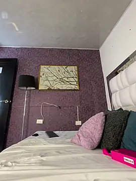 Snapshot of LunaCandy_ chatting on 12/04/25, 01:20 LunaCandy online show from 12/04/25, 01:20