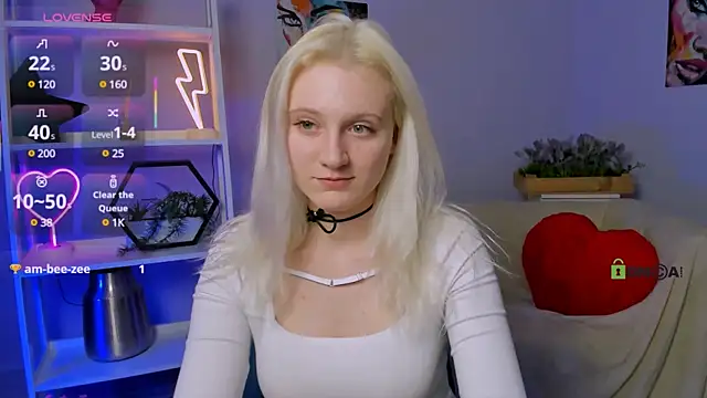 madam uliis online show from 03/18/25, 06:04