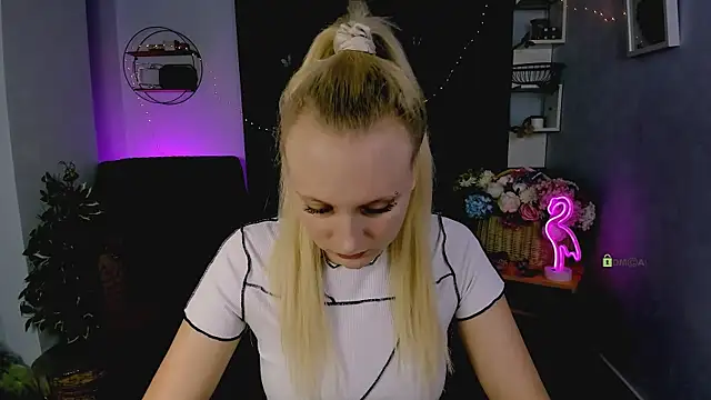 madam uliis online show from 11/28/25, 01:36