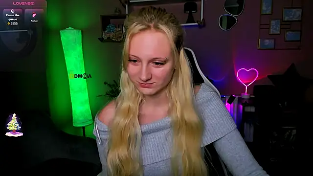 madam uliis online show from 12/01/25, 10:20