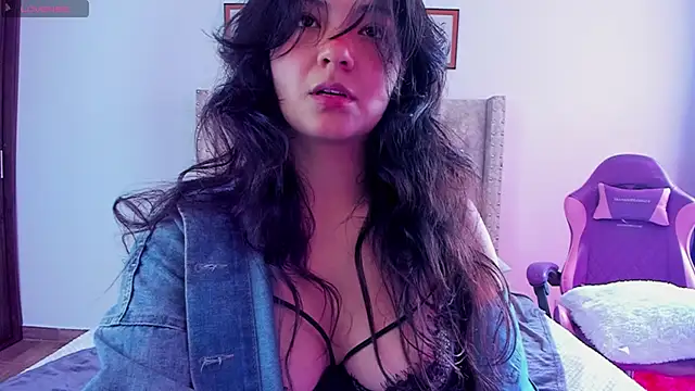 Snapshot of Asaray_T chatting on 10/15/25, 07:03 Asaray T online show from 10/15/25, 07:03