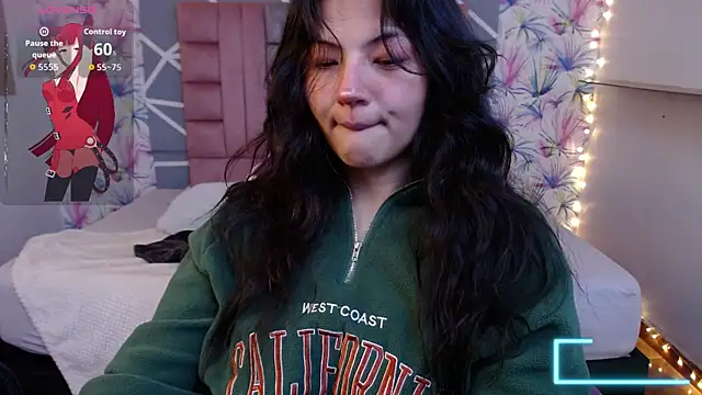 Snapshot of Asaray_T chatting on 11/21/25, 05:33 Asaray T online show from 11/21/25, 05:33