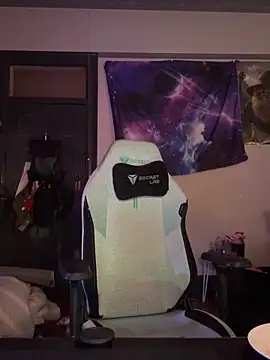 Snapshot of twink69Finger chatting on 09/22/25, 03:58 twink69Finger online show from 09/22/25, 03:58