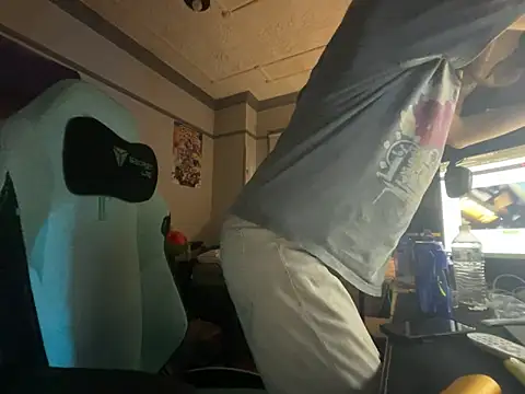 Snapshot of twink69Finger chatting on 09/28/25, 09:31 twink69Finger online show from 09/28/25, 09:31