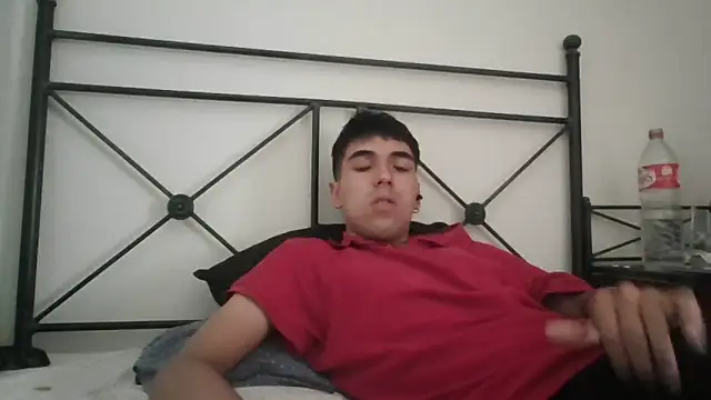 Snapshot of guarrillo21 chatting on 10/13/25, 02:28 guarrillo21 online show from 10/13/25, 02:28