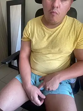 Snapshot of Gusta_bi chatting on 03/13/26, 03:07 Gusta bi online show from 03/13/26, 03:07