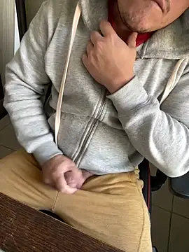 Snapshot of Gusta_bi chatting on 03/27/26, 01:55 Gusta bi online show from 03/27/26, 01:55