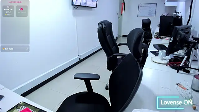 Snapshot of jenn_cg chatting on 11/08/25, 08:40 jenn cg online show from 11/08/25, 08:40