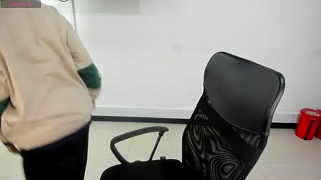 Snapshot of jenn_cg chatting on 11/15/25, 10:04 jenn cg online show from 11/15/25, 10:04