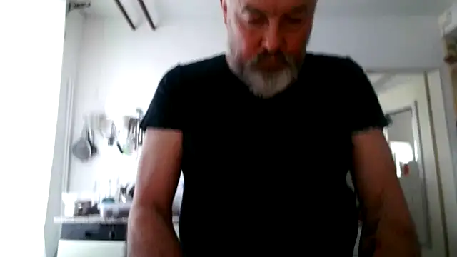 Snapshot of Berg_Boy chatting on 02/15/26, 09:41 Berg Boy online show from 02/15/26, 09:41