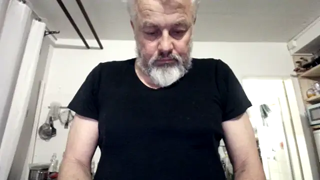 Snapshot of Berg_Boy chatting on 02/17/26, 12:51 Berg Boy online show from 02/17/26, 12:51