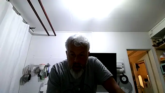 Snapshot of Berg_Boy chatting on 03/15/26, 10:38 Berg Boy online show from 03/15/26, 10:38