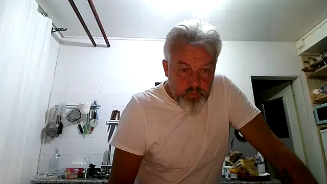 Snapshot of Berg_Boy chatting on 04/19/26, 09:17 Berg Boy online show from 04/19/26, 09:17
