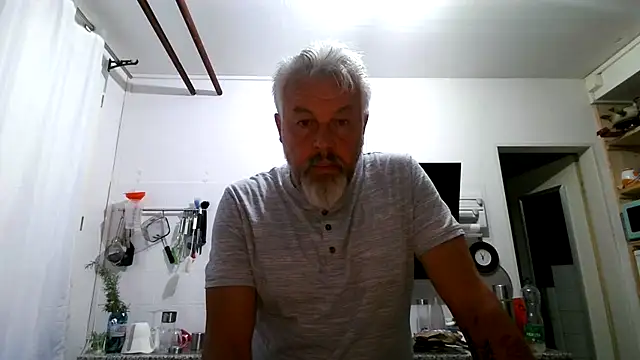 Snapshot of Berg_Boy chatting on 04/30/26, 03:57 Berg Boy online show from 04/30/26, 03:57