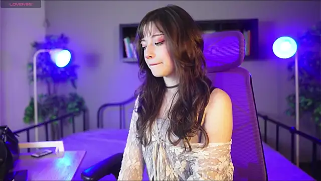 Snapshot of Miyuki_wolf chatting on 11/18/25, 09:30 Miyuki wolf online show from 11/18/25, 09:30