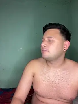 Snapshot of Mr_brian03 chatting on 11/23/25, 03:39 Mr brian03 online show from 11/23/25, 03:39