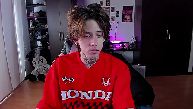 Snapshot of xIce_Boy chatting on 03/17/26, 02:20 xIce Boy online show from 03/17/26, 02:20