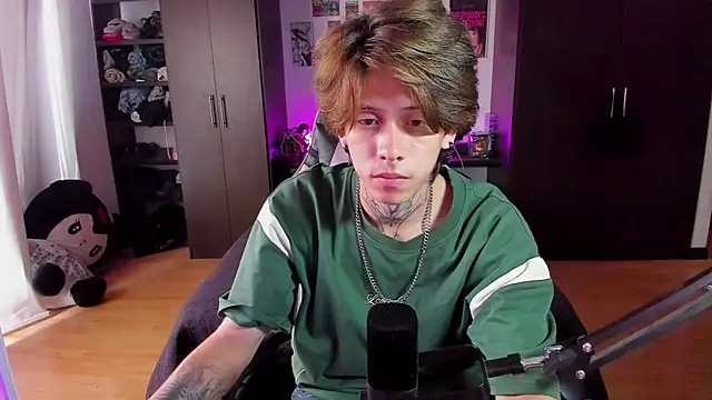 Snapshot of xIce_Boy chatting on 03/25/26, 02:23 xIce Boy online show from 03/25/26, 02:23