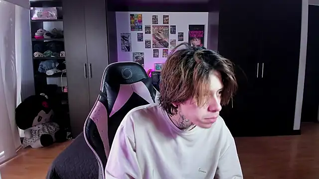 Snapshot of xIce_Boy chatting on 04/14/26, 03:51 xIce Boy online show from 04/14/26, 03:51