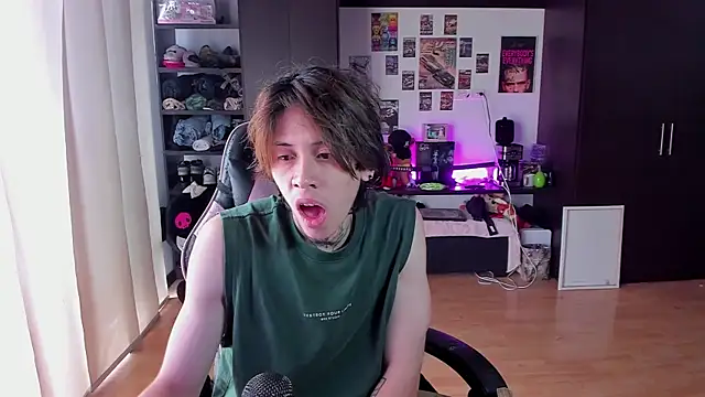 Snapshot of xIce_Boy chatting on 04/16/26, 04:30 xIce Boy online show from 04/16/26, 04:30