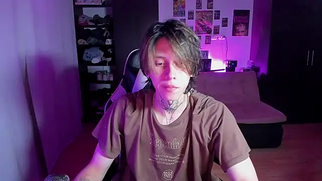 Snapshot of xIce_Boy chatting on 04/20/26, 02:58 xIce Boy online show from 04/20/26, 02:58