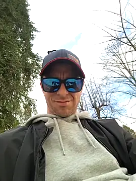 Snapshot of svenpfeifer chatting on 03/12/25, 12:15 svenpfeifer online show from 03/12/25, 12:15