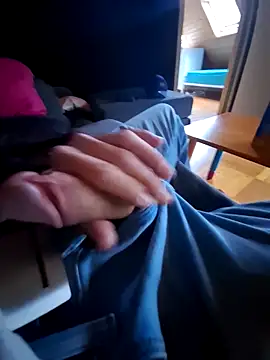 Snapshot of svenpfeifer chatting on 03/20/25, 04:20 svenpfeifer online show from 03/20/25, 04:20