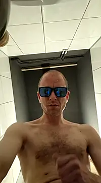 Snapshot of svenpfeifer chatting on 03/22/25, 05:39 svenpfeifer online show from 03/22/25, 05:39