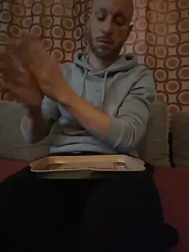 Snapshot of svenpfeifer chatting on 11/23/25, 02:06 svenpfeifer online show from 11/23/25, 02:06