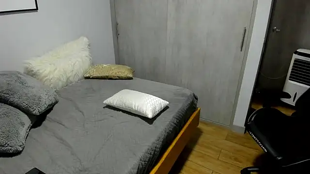 Snapshot of Dante_Storm chatting on 11/01/25, 04:36 Dante Storm online show from 11/01/25, 04:36