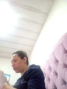 melany-92xxx online show from 12/15/25, 02:43