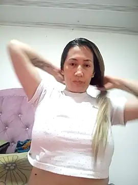 Snapshot of melany-92xxx chatting on 04/19/26, 11:40 melany-92xxx online show from 04/19/26, 11:40