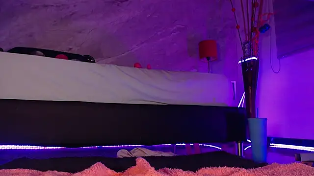 Snapshot of catmolly_ chatting on 12/30/24, 11:06 catmolly  online show from 12/30/24, 11:06