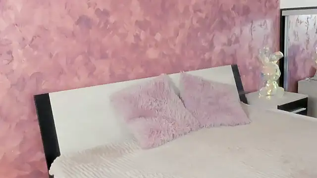 Snapshot of LesyaTouch chatting on 10/04/25, 04:16 LesyaTouch online show from 10/04/25, 04:16