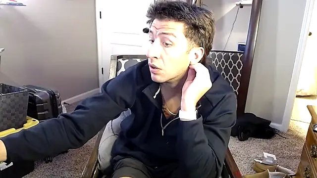 Snapshot of MidwestStroke chatting on 11/06/25, 06:47 MidwestStroke online show from 11/06/25, 06:47