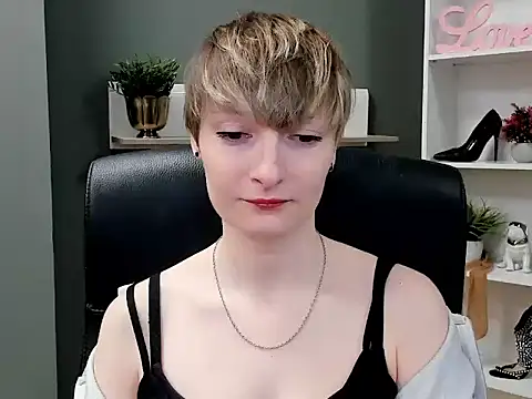 hottieBlair online show from 09/26/25, 06:17