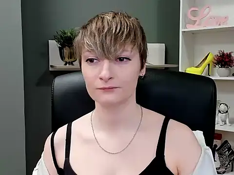 hottieBlair online show from 10/22/25, 06:13