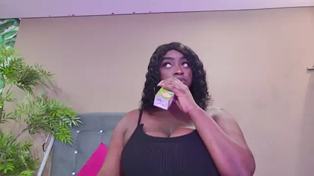 Snapshot of BetsyBennet_ chatting on 12/19/25, 09:55 BetsyBennet online show from 12/19/25, 09:55