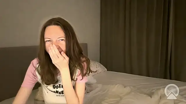 Snapshot of Aliniasky chatting on 10/20/25, 08:53 Aliniasky online show from 10/20/25, 08:53