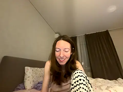 Snapshot of Aliniasky chatting on 11/07/25, 07:25 Aliniasky online show from 11/07/25, 07:25