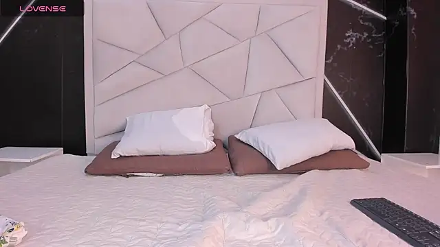 JulietSofia online show from 04/14/26, 08:15