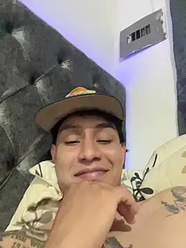 Snapshot of Stone_grey1_ chatting on 04/10/26, 01:55 Stone grey1 online show from 04/10/26, 01:55