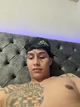 Snapshot of Stone_grey1_ chatting on 04/11/26, 10:41 Stone grey1 online show from 04/11/26, 10:41